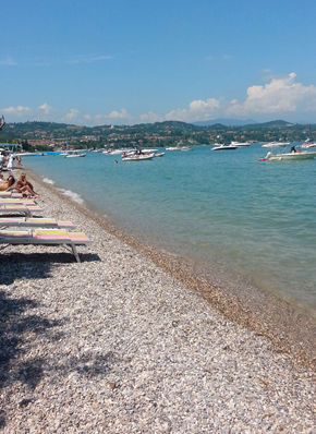 Het strand van Lido di Lonato op enkele meter van de staanplaats